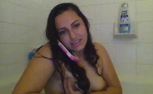 Chubby brunette in the bath shows her tits and shaved pussy