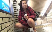 Japanese babe gushes pee